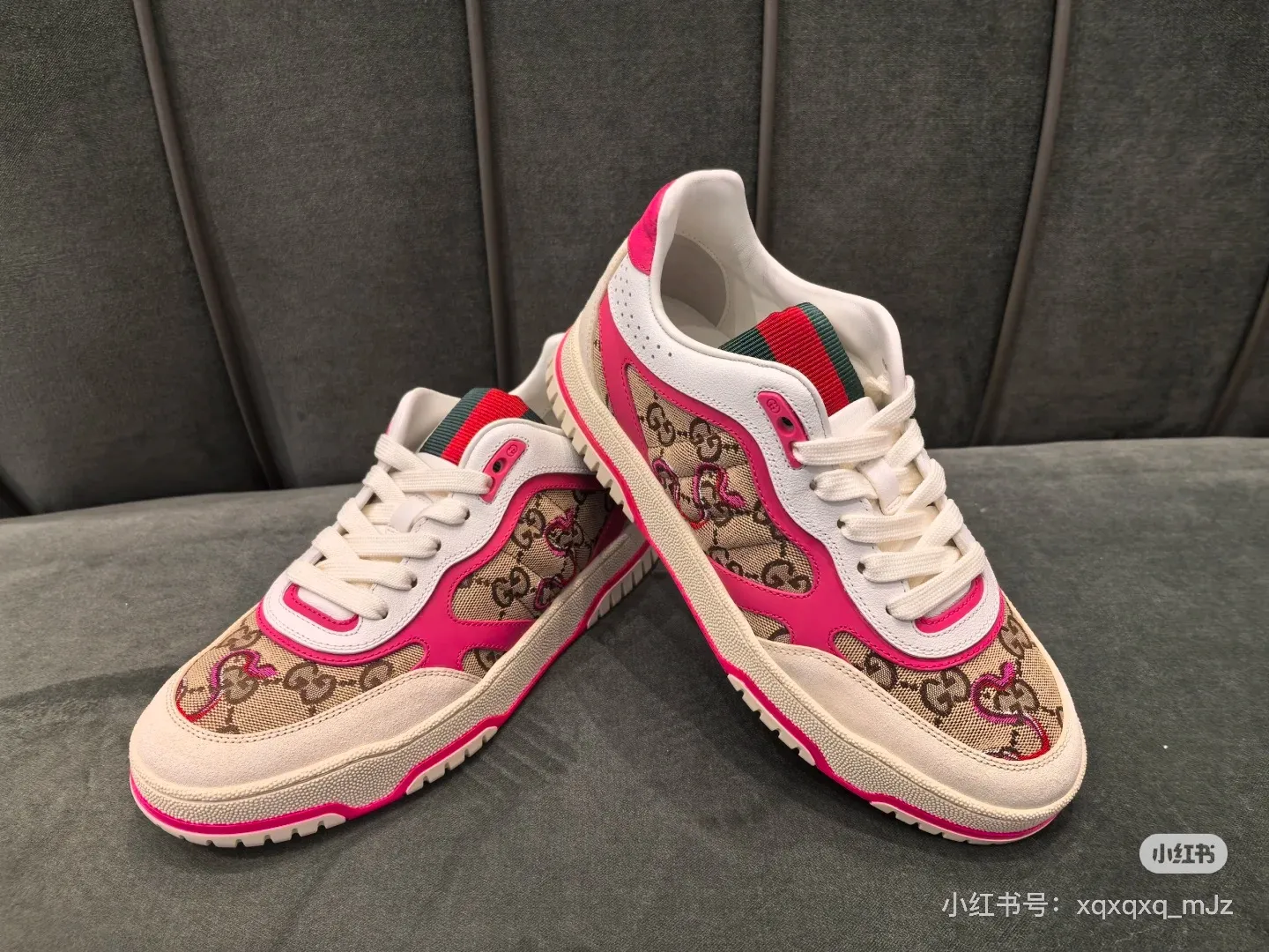 [G Home] P: 600💰 Couple size: Women's 35-40 --- Men's 39-44. (45 custom-made) 🆕2025 Electric embroidered snake GUCC Gucci original order quality The latest popular high and low top distressed couple's sports shoes series are shipped. Original purchase and development Made in China, these high-low sneakers are designed with a basketball-style silhouette, cleverly incorporating hollow panels and distressed effects, showing their unique ingenuity. The ingenuity incorporates brand logo details such as interlocking Double G styling accessories and Gucci lettering, a low-key tribute to the brand's design heritage. Exquisite packaging at the delivery counter 🛍📦 ▪️ Fabric: Original custom-made imported cowhide stitching ▪️ Lining: Imported first-layer cowhide ▪️ Sole: Original molded TPU sole ▪️ Sole thickness: 3cm